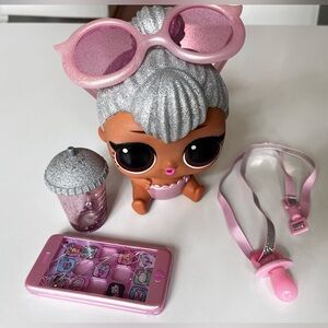 L.O.L. Surprise! Ooh La La Baby Surprise Lil Kitty Queen doll.